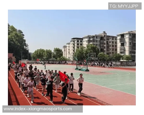 朝阳校园足球热潮涌动青少年积极参与展现青春活力与团队精神